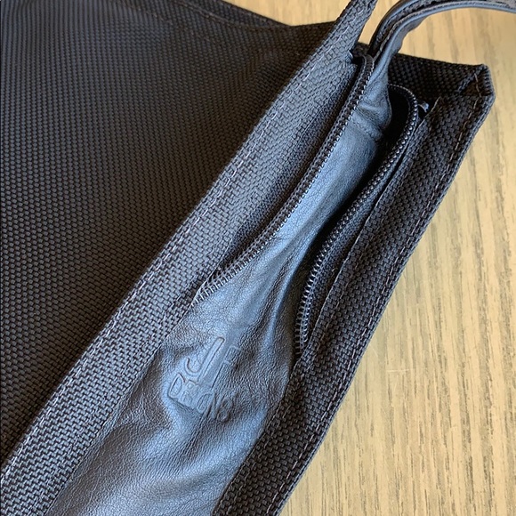 Thin zippered 3-pocket lined portfolio - Picture 2 of 9